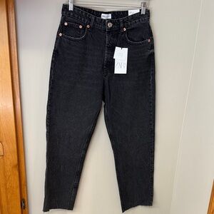 NWT | Zara Hi-Rise Straight Leg Ankle Length Raw Hem Mom Jeans | size 8 | Black